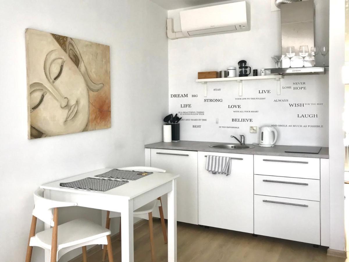 Апартаменты City Centre Studio In Design Quarter Close To Old Town & Harbor Таллин Экстерьер фото
